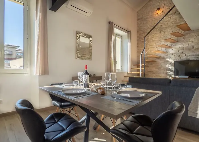 Loft De Standing アパート *